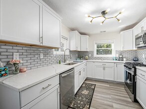 10508 W 129th Ave in Cedar Lake, IN - Foto de edificio - Building Photo