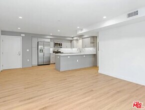 5405 Hermitage Ave in Los Angeles, CA - Building Photo - Building Photo