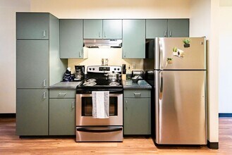 Radford Court in Seattle, WA - Building Photo - Building Photo