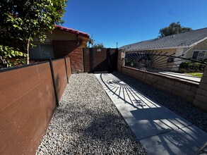 7215 Del rosa in San Bernardino, CA - Foto de edificio - Building Photo