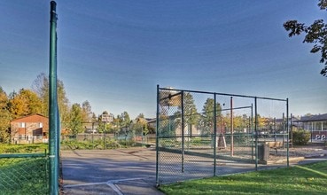 Fairview Oaks Woods in Fairview, OR - Foto de edificio - Building Photo