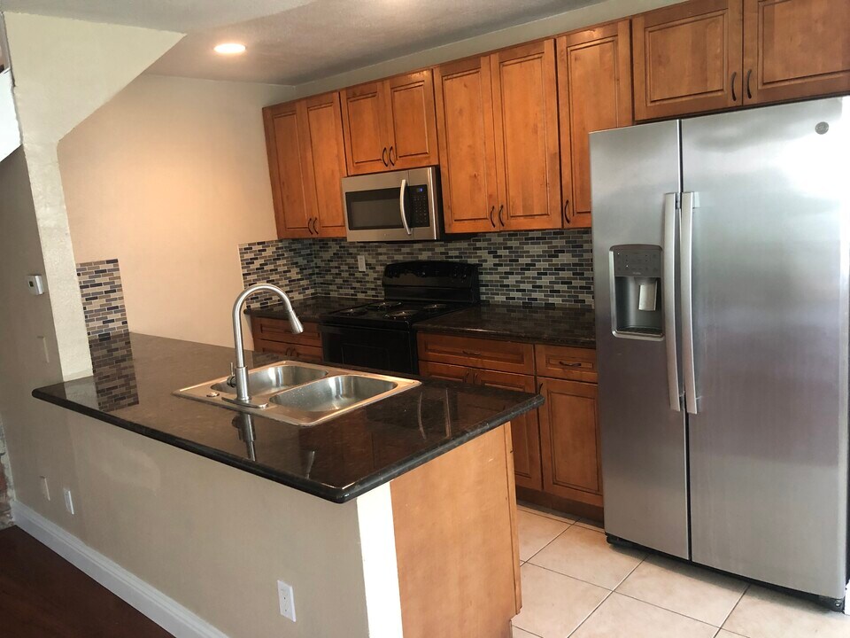 4141 Apostolo Cir, Unit 3 in Sacramento, CA - Building Photo