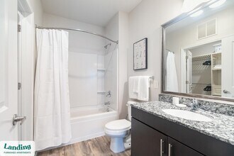 655 W Mallard Creek Church Rd in Charlotte, NC - Foto de edificio - Building Photo