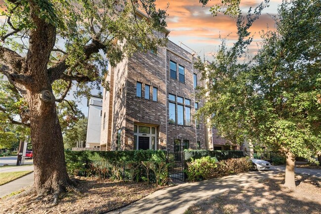 1322 Rosewood St in Houston, TX - Foto de edificio - Building Photo