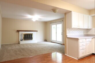 235 Towercliffe Dr in Ballwin, MO - Building Photo - Building Photo
