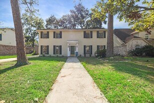 5019 Oak Shadows Dr in Houston, TX - Building Photo