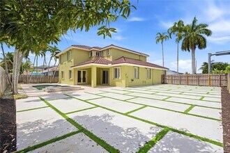 15203 SW 142nd Ave in Miami, FL - Building Photo - Building Photo