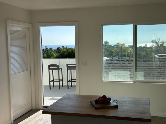 4065 Sunnyhill Dr in Carlsbad, CA - Building Photo - Building Photo