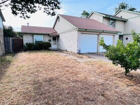 2925 Fairway Dr in Grand Prairie, TX - Building Photo