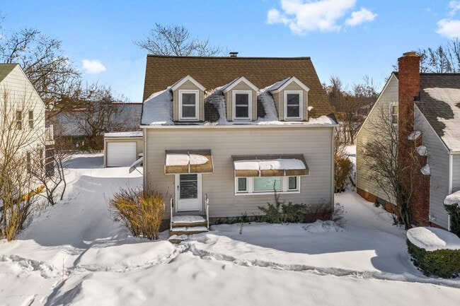 property at 1515 Longwood Dr