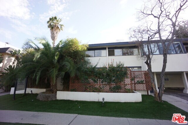 1233 Barry Ave-Unit -101 in Los Angeles, CA - Building Photo