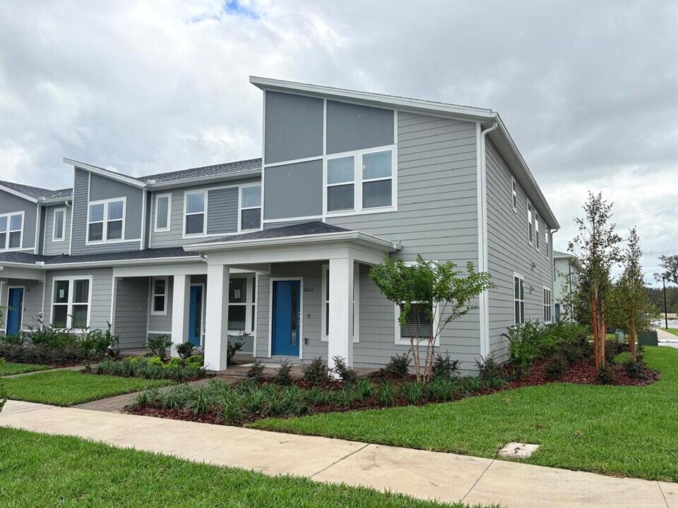 11200 Blue Bay Dr in Orlando, FL - Building Photo
