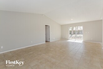 2005 N Parkton Dr in Deltona, FL - Foto de edificio - Building Photo