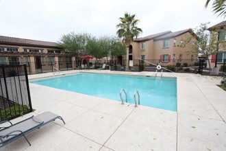 Topaz Pointe in Phoenix, AZ - Building Photo - Building Photo