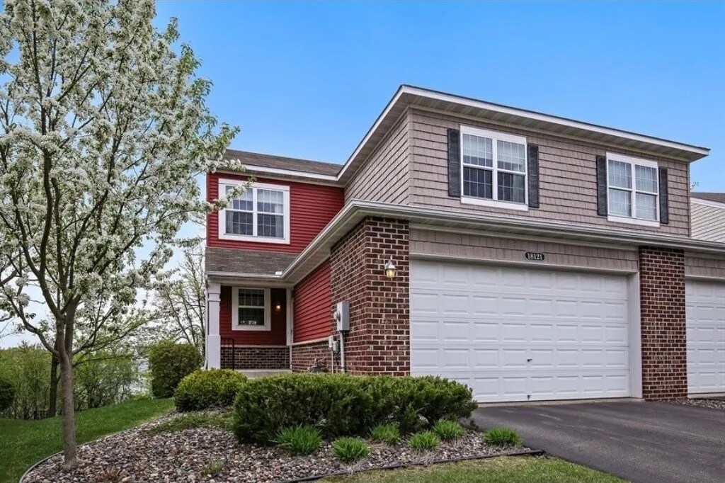 18121 Kindred Ct in Lakeville, MN - Building Photo