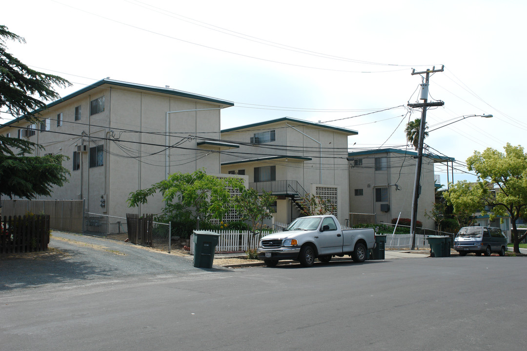 2150 California St in Concord, CA - Foto de edificio