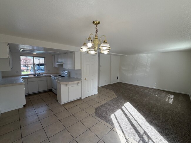 4338 Ward Pl NE in Salem, OR - Foto de edificio - Building Photo