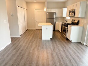 855 E Main St-Unit -2D in East Dundee, IL - Building Photo - Building Photo