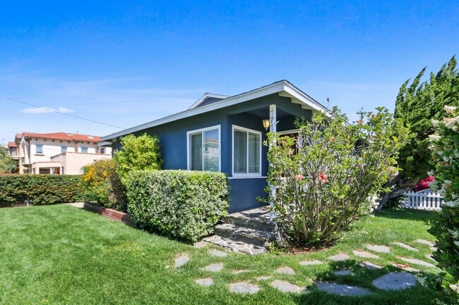 1719 Marshallfield Ln in Redondo Beach, CA - Building Photo - Building Photo