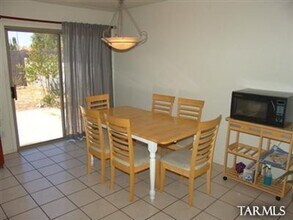 7852 E Rooner Dr in Tucson, AZ - Building Photo - Building Photo