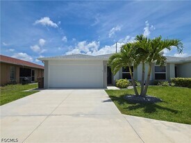 2907 SW Santa Barbara Pl in Cape Coral, FL - Building Photo