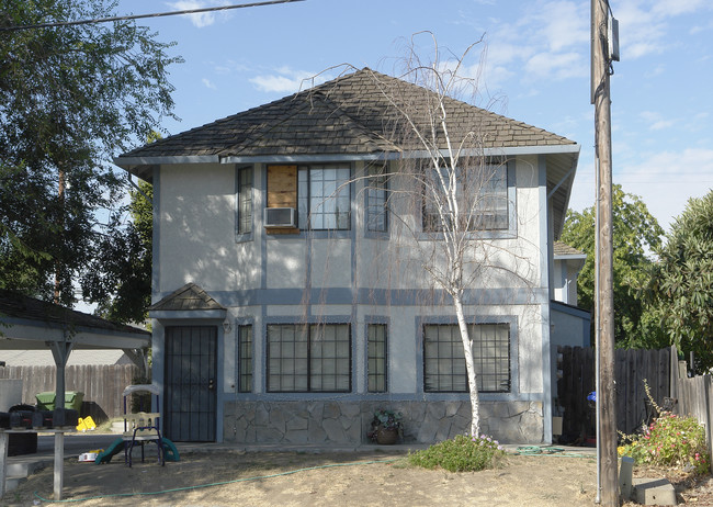 417 1st St in Brentwood, CA - Building Photo - Building Photo