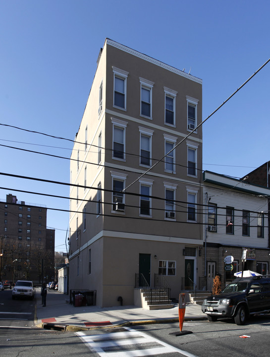 300 Monroe St in Hoboken, NJ - Building Photo