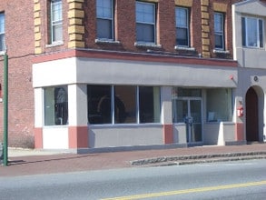 13-15 W Broadway in Derry, NH - Building Photo - Building Photo