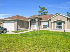 682 Delmonico St in Lehigh Acres, FL - Building Photo - Building Photo