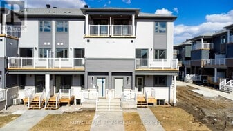 920 Parnian Private in Ottawa, ON - Building Photo