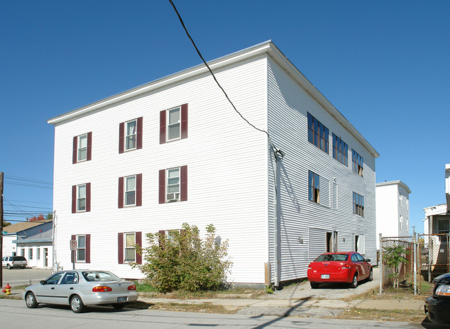 73 Maple St in Manchester, NH - Building Photo - Building Photo