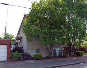 Crown Hill Apartments in Seattle, WA - Building Photo - Building Photo