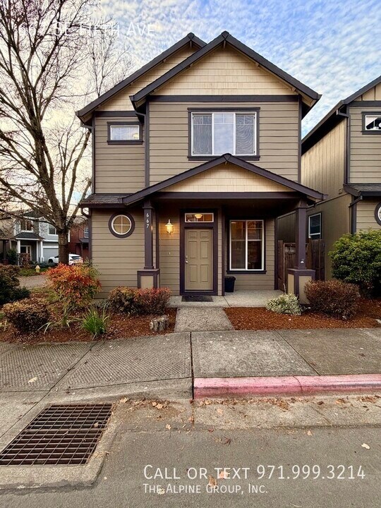 667 SE 5th Ave in Hillsboro, OR - Building Photo