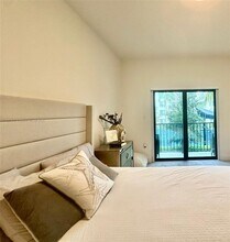 4640 NW 84th Ave, Unit 20 in Doral, FL - Building Photo - Building Photo