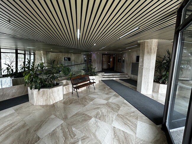 10334 Paul-Comtois Rue in Montréal, QC - Building Photo - Building Photo