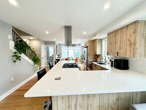 86 Blossom St in Chelsea, MA - Foto de edificio - Building Photo