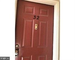 32 Scherer Ct in Trenton, NJ - Building Photo