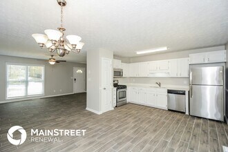 333 Oak Landing Cir in Douglasville, GA - Foto de edificio - Building Photo