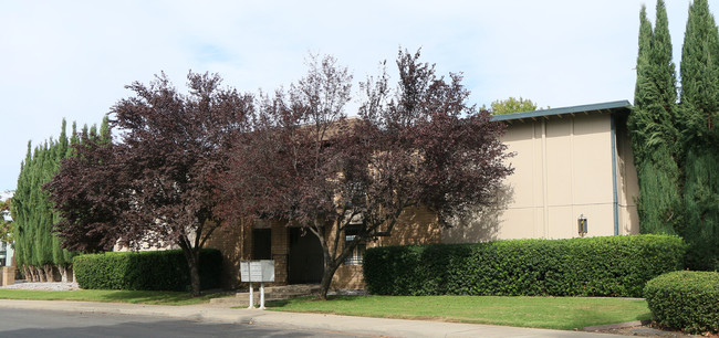 Kenrick Apartments in Yuba City, CA - Foto de edificio - Building Photo