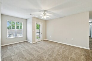 Hallmark at Columbia in Columbia, TN - Building Photo