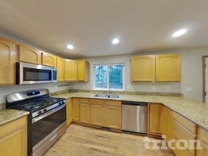 8028 Old Military Rd NE in Bremerton, WA - Building Photo - Building Photo