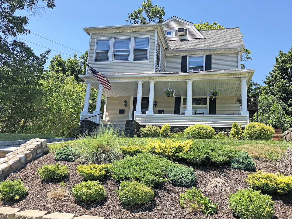 81 W Wooster St in Danbury, CT - Building Photo