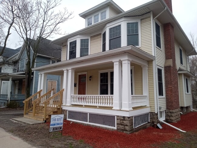310 W Saginaw St in Lansing, MI - Building Photo - Building Photo