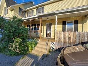 303 Hanover St, Unit 1 in Manchester, NH - Building Photo - Building Photo
