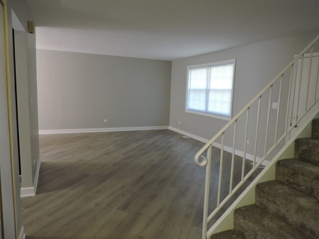 407 Beechwood Dr in Westmont, IL - Building Photo - Building Photo