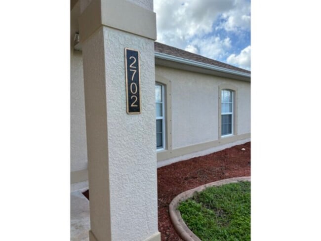 2702 NW 3rd Pl in Cape Coral, FL - Building Photo - Building Photo