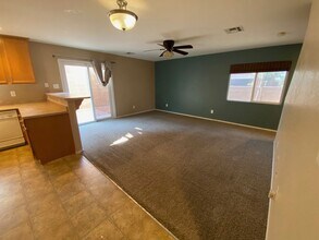 9127 S Black Beauty St in Las Vegas, NV - Building Photo - Building Photo