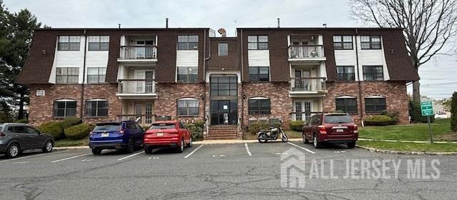 1003 Green Hollow Dr in Iselin, NJ - Foto de edificio