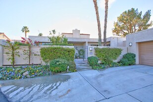 913 Inverness Dr in Rancho Mirage, CA - Foto de edificio - Building Photo