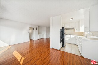 1050 S Wooster St in Los Angeles, CA - Building Photo - Building Photo